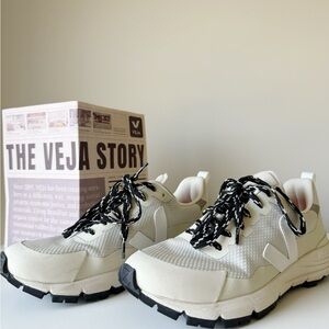 Veja Dekkan Natural White Tennis Shoes